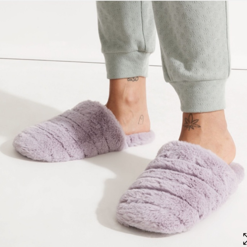 SALE 🏷️ Madewell -size 10-Quilted Scuff Slippers Recycled Faux cozy slip on slip